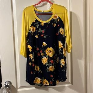 Piphany 2X.. super cute yellow and navy floral 3/4 sleeve T-shirt.. never worn!